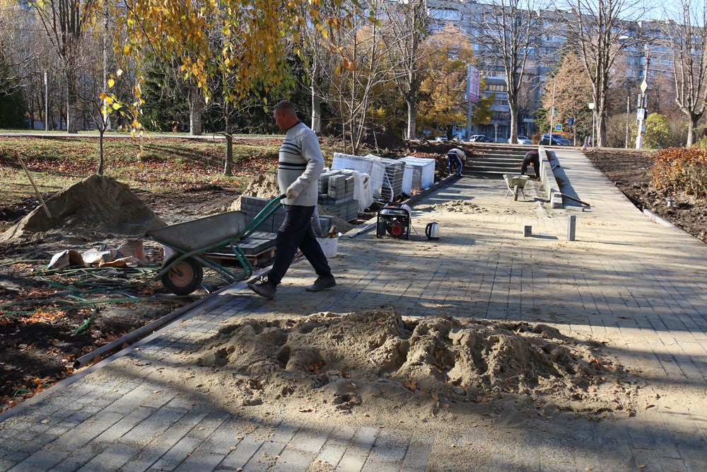 Сквер железногорск. Реконструкция сквера в Железногорске Курской. Реконструкция фотографий. Реконструкция.