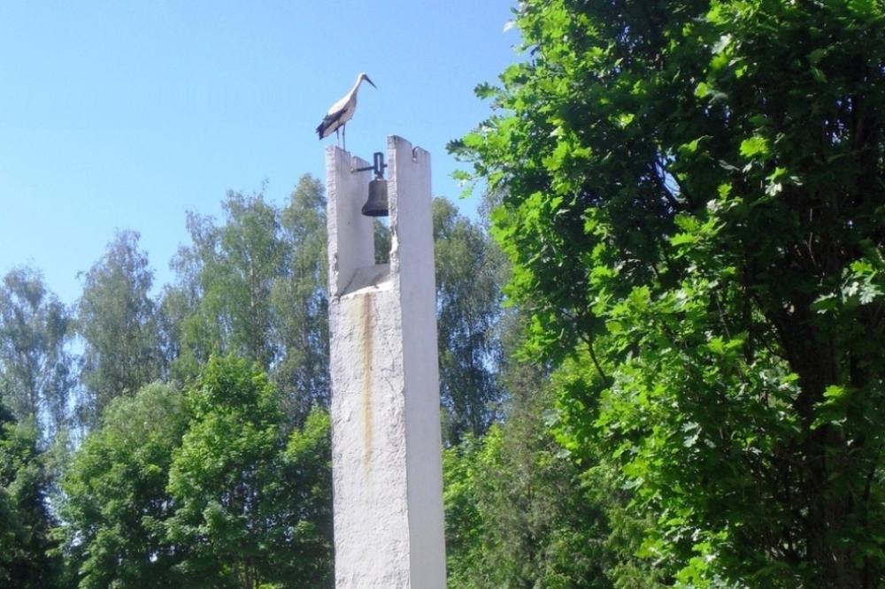 Большой дуб курская область. Мемориальный комплекс большой дуб Железногорск. Мемориальный комплекс большой дуб Курская область. Мемориал большой дуб Железногорск Курская. Большой дуб Железногорск Курская область.